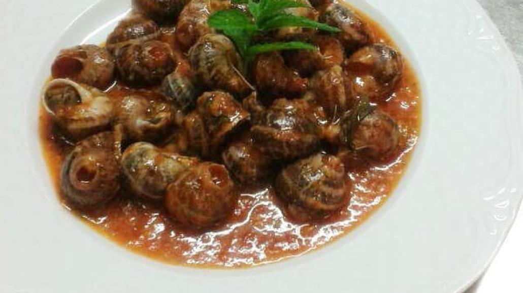 piatto di lumache al sugo di pomodoro