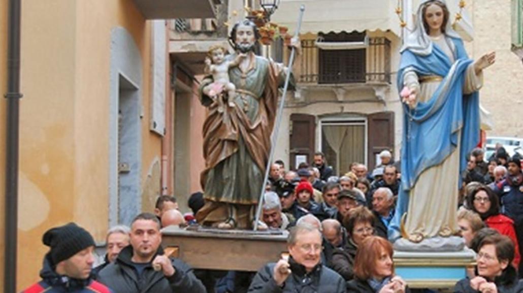 Le statue di Santa Maria e San Giuseppe in processione. Ph G. De Sanctis