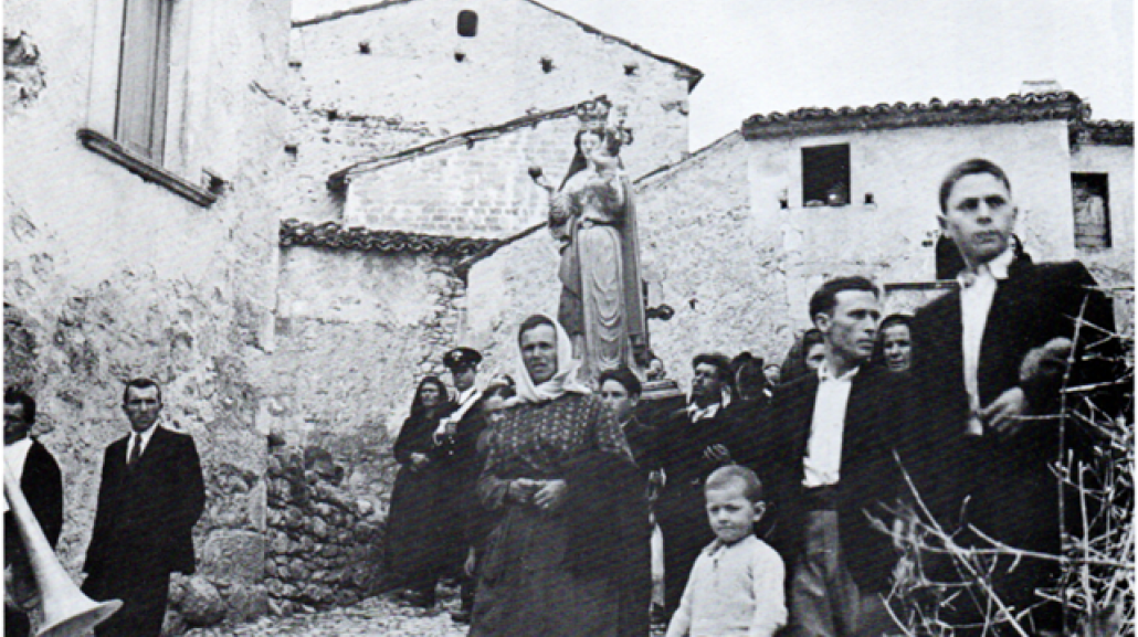 Statua della Madonna in processione. Ph Pasquale De Antonis