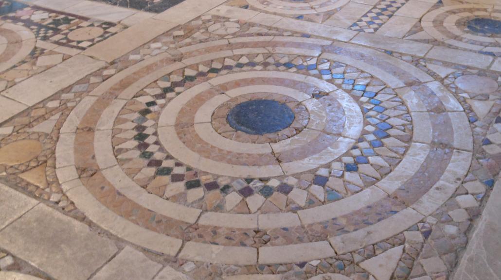 pavimento dell'abbazia San Liberatore a Maiella di Serramonacesca (PE)