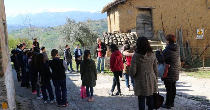 Attività con la terra a cura dell'Associazione Terrae odv