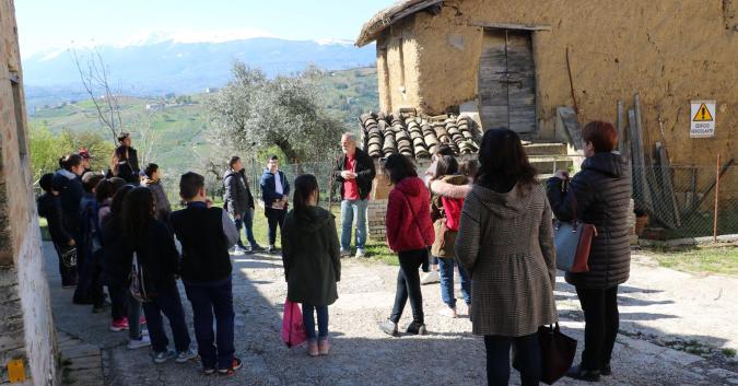 Attività con la terra a cura dell'Associazione Terrae