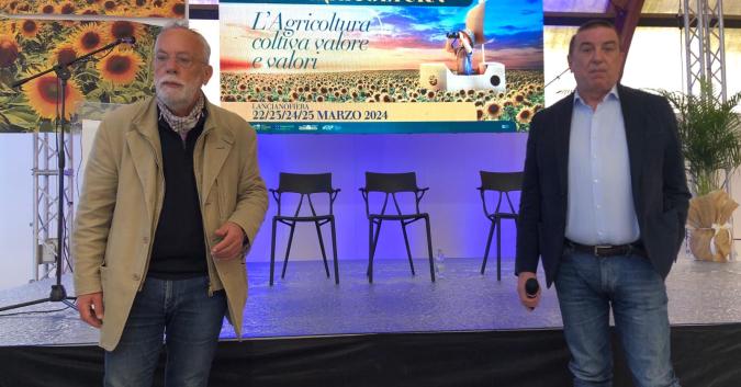 Gianfranco Conti con Walter Secci dell'Associazione Internazionale Città della Terra Cruda