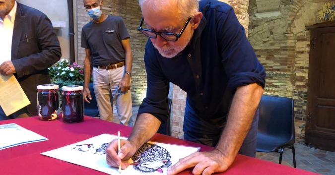 Grabe firma un'opera dell'artista di Bucchianico Michela Di Lanzo