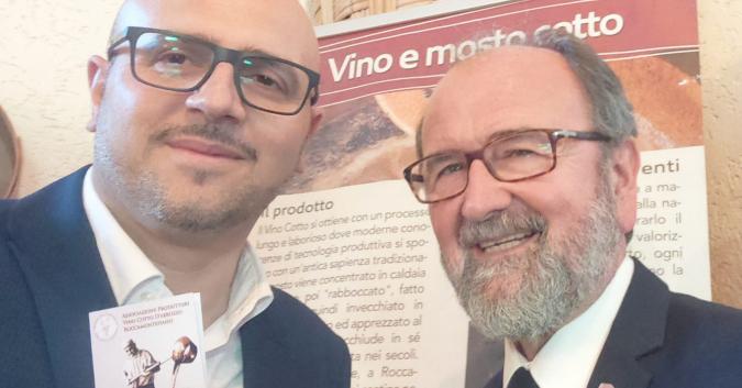 il presidente dell'Associazione Produttori di Vino Cotto, Adamo Carulli, e il Rettore dell'Università di Teramo, Dino Mastrocola