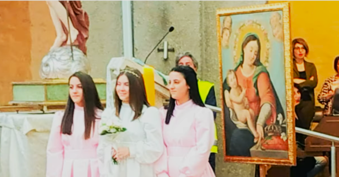 le ragazze nella chiesa di San Biagio di Vacri