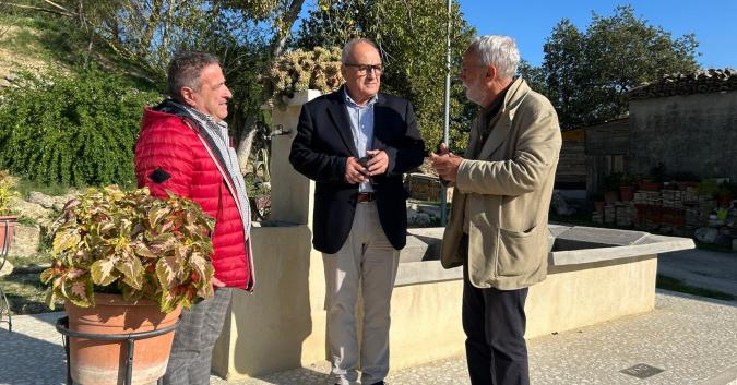 al centro, il sindaco di Casalincontrada Vincenzo Mammarella durante un sopralluogo